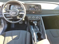 2024 Hyundai Elantra Essential IVT