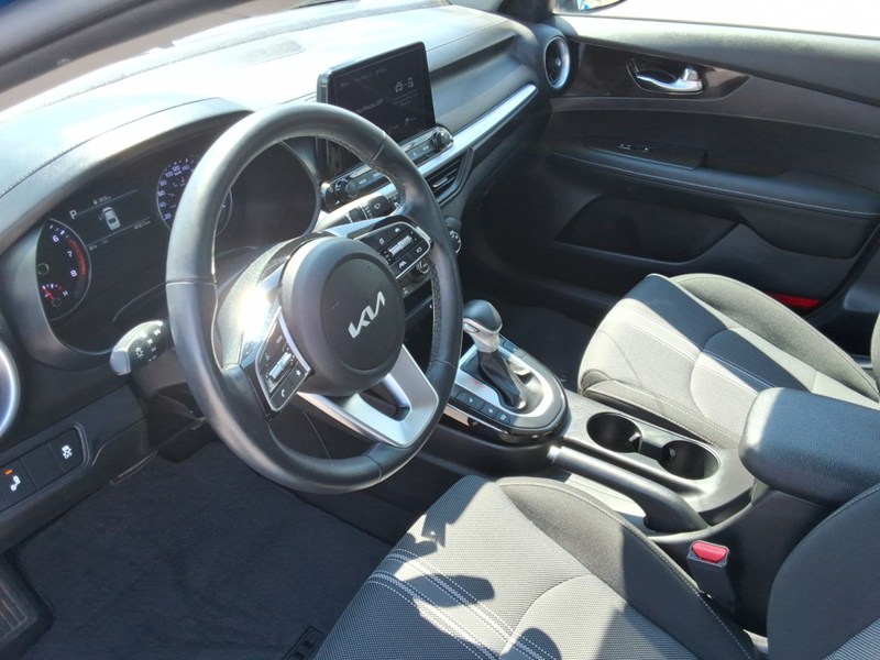 2023 Kia Forte EX IVT