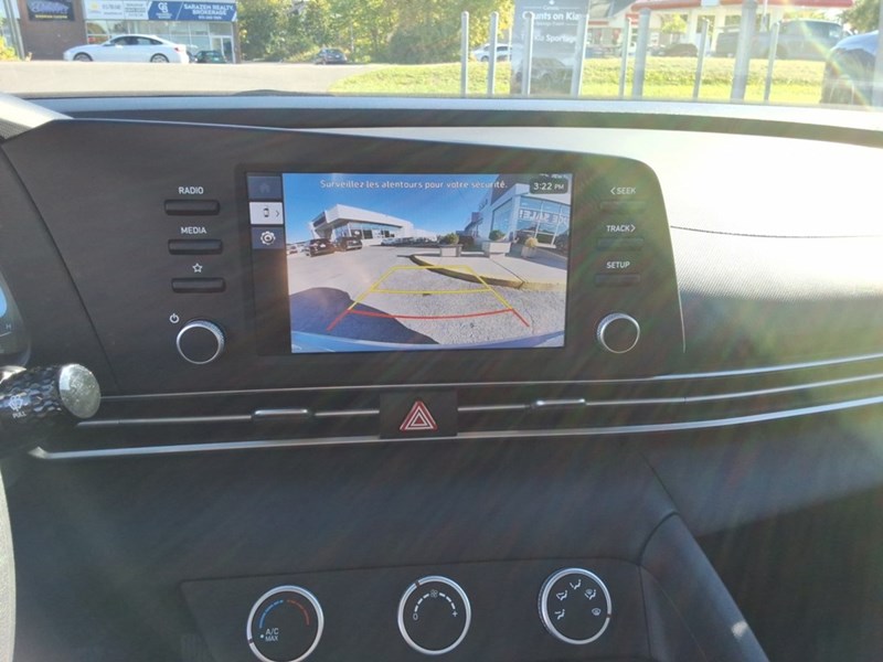 2024 Hyundai Elantra Essential IVT