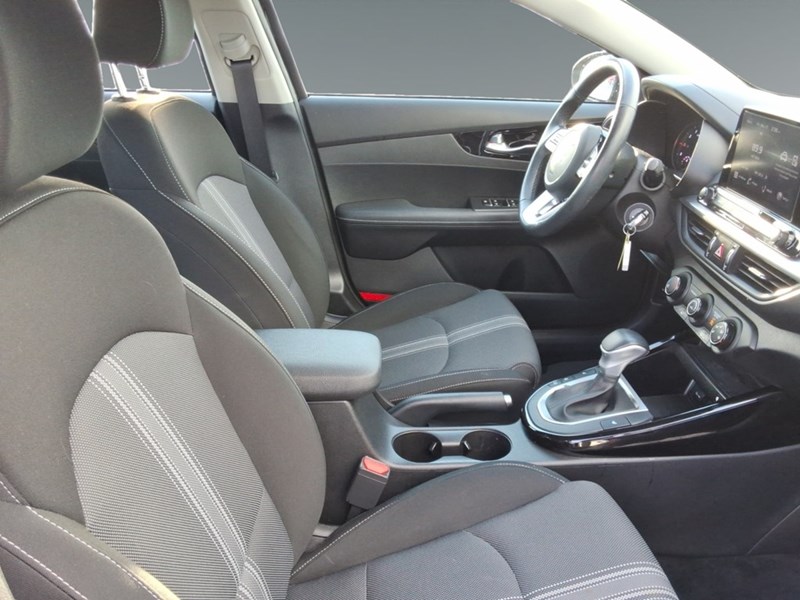 2022 Kia Forte EX IVT