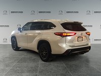 2022 Toyota Highlander XLE AWD - 2 Sets of Wheels Incl.