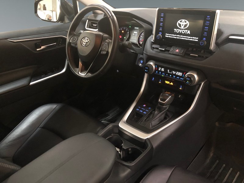 2019 Toyota RAV4 AWD XLE Premium | Leather & Sunroof
