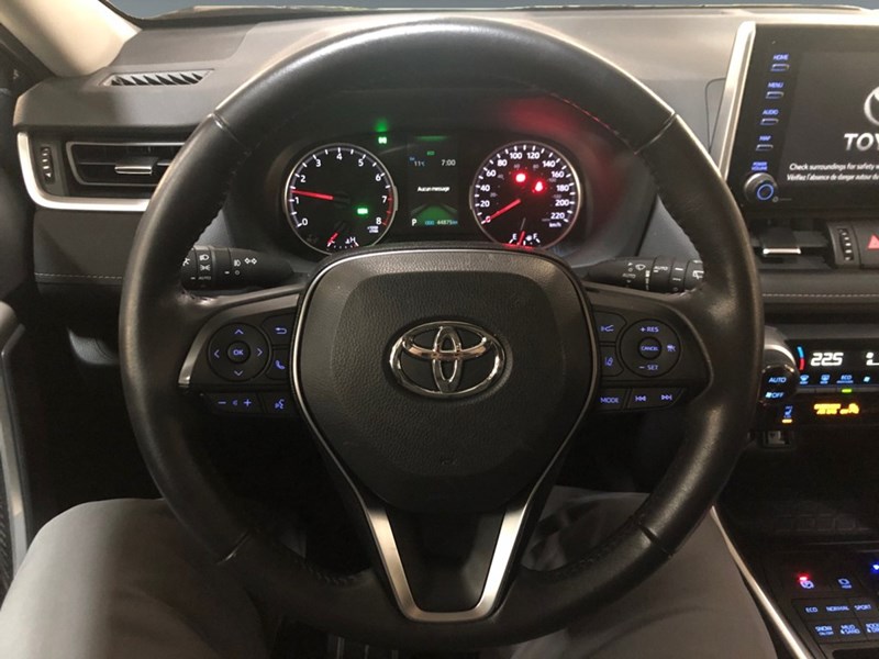 2019 Toyota RAV4 AWD XLE Premium | Leather & Sunroof