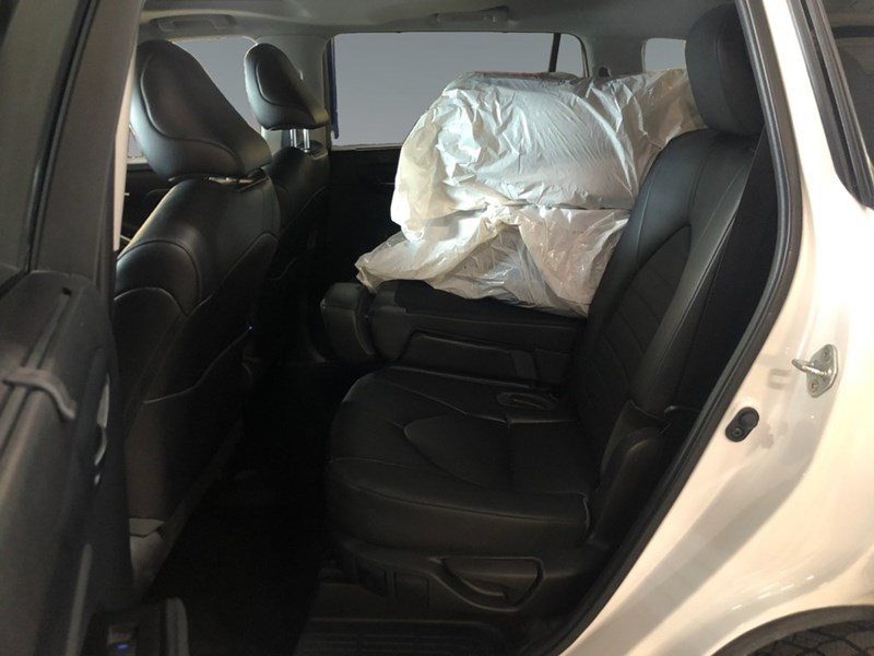 2022 Toyota Highlander XLE AWD - 2 Sets of Wheels Incl.