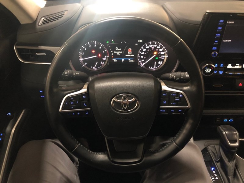 2022 Toyota Highlander XLE AWD - 2 Sets of Wheels Incl.