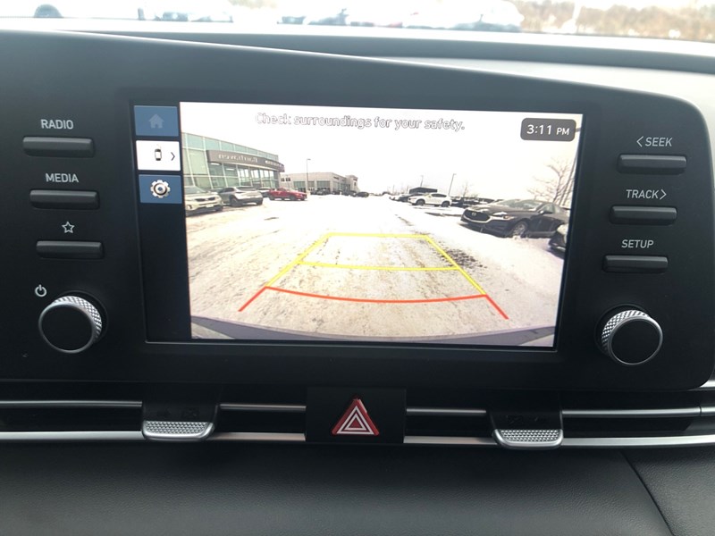 2024 Hyundai Elantra Essential IVT