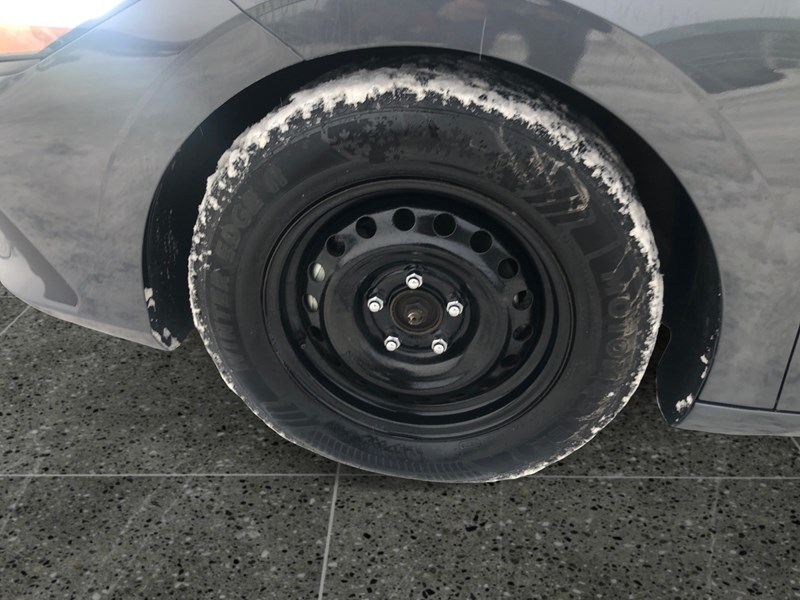 2024 Hyundai Elantra Essential IVT