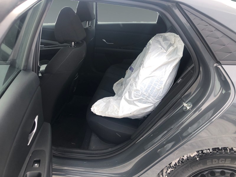 2024 Hyundai Elantra Essential IVT