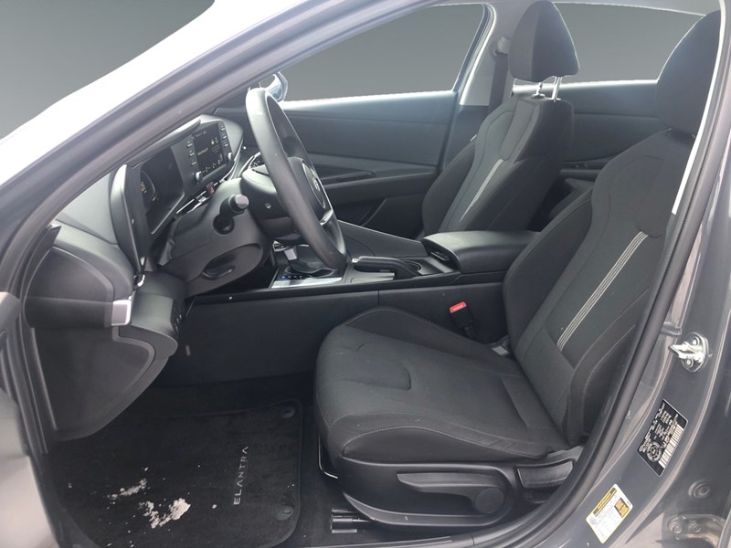 2024 Hyundai Elantra Essential IVT