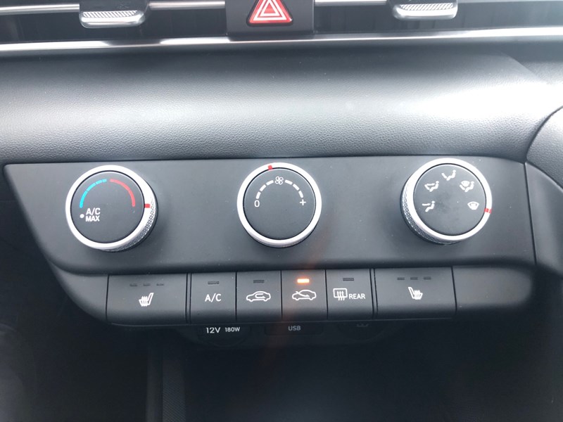 2024 Hyundai Elantra Essential IVT