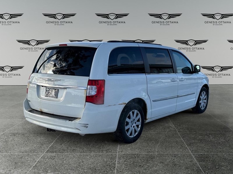 2013 Chrysler Town &amp; Country Touring