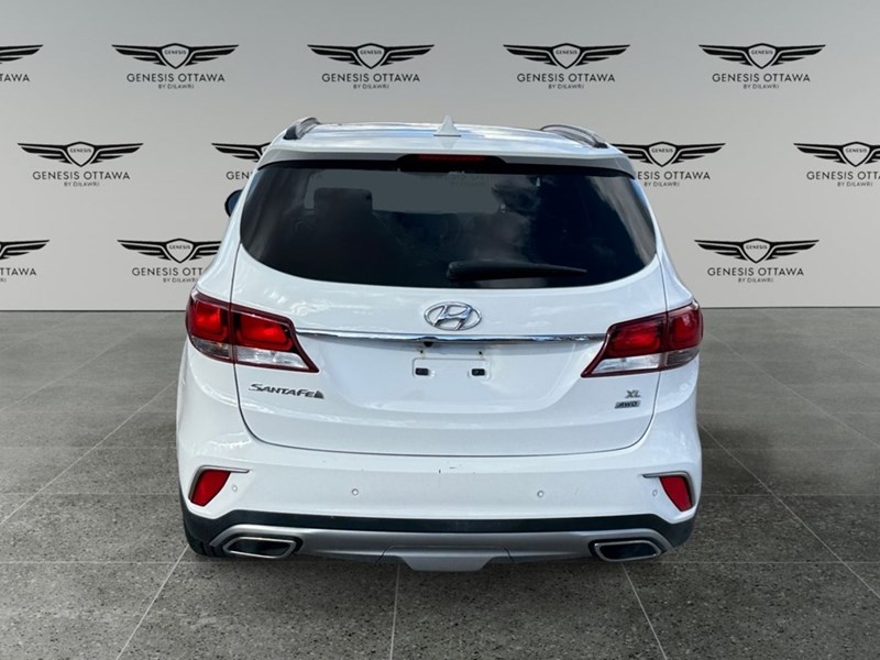 2017 Hyundai Santa Fe XL Luxury w/6 Passenger (A6)