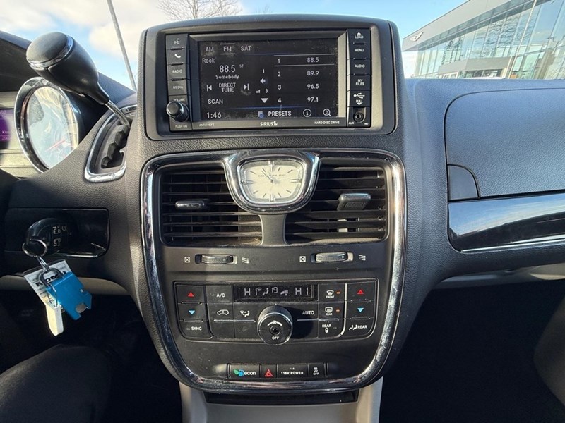 2013 Chrysler Town &amp; Country Touring