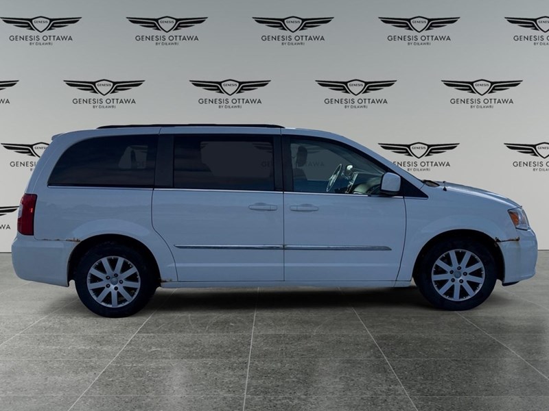 2013 Chrysler Town &amp; Country Touring