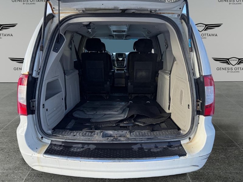 2013 Chrysler Town &amp; Country Touring