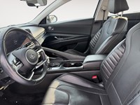 2023 Hyundai Elantra Luxury IVT