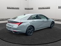2022 Hyundai Elantra Preferred IVT