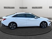 2025 Hyundai Elantra Luxury IVT