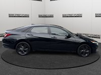 2022 Hyundai Elantra Preferred IVT w/Sun & Tech Package