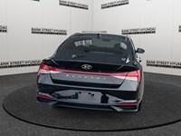 2022 Hyundai Elantra Preferred IVT w/Sun & Tech Package