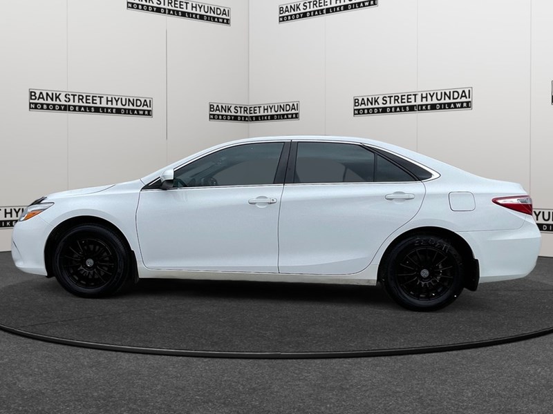 2017 Toyota Camry 4dr Sdn I4 Auto LE