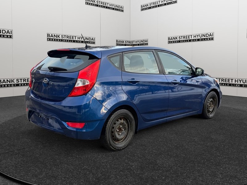 2017 Hyundai Accent 5dr HB Auto SE