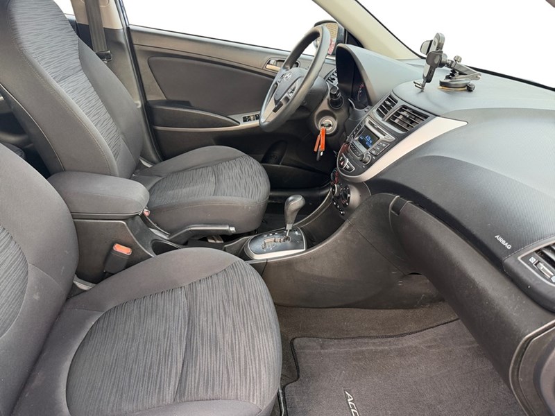 2017 Hyundai Accent 5dr HB Auto SE