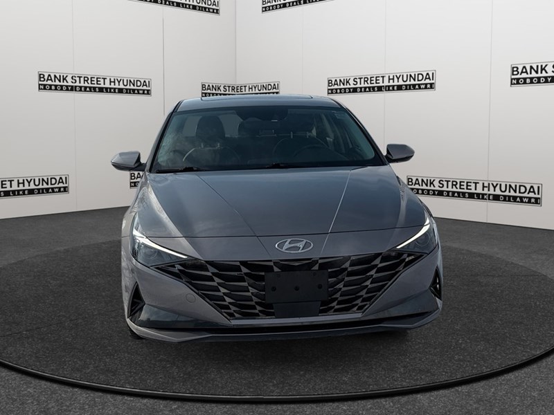 2023 Hyundai Elantra Luxury IVT