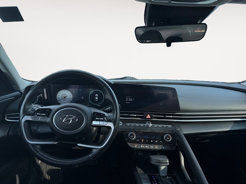 2023 Hyundai Elantra Luxury IVT