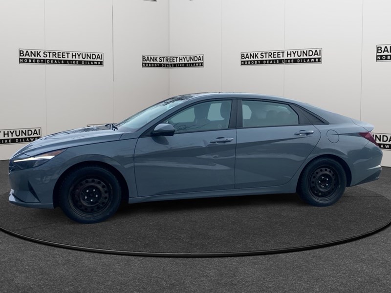 2022 Hyundai Elantra Preferred IVT w/Sun & Tech Package