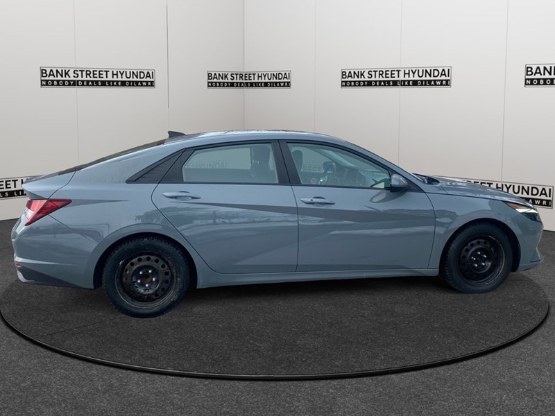 2022 Hyundai Elantra Preferred IVT w/Sun & Tech Package