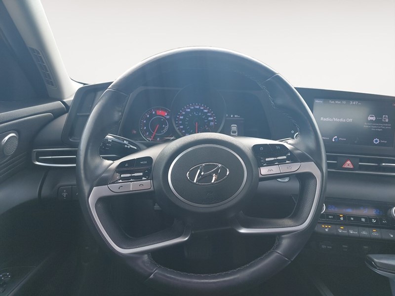 2022 Hyundai Elantra Preferred IVT w/Sun & Tech Package