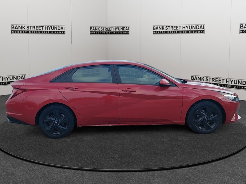 2022 Hyundai Elantra Preferred IVT w/Sun & Tech Package