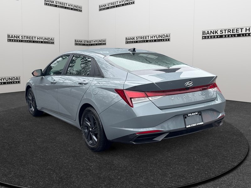 2022 Hyundai Elantra Preferred IVT