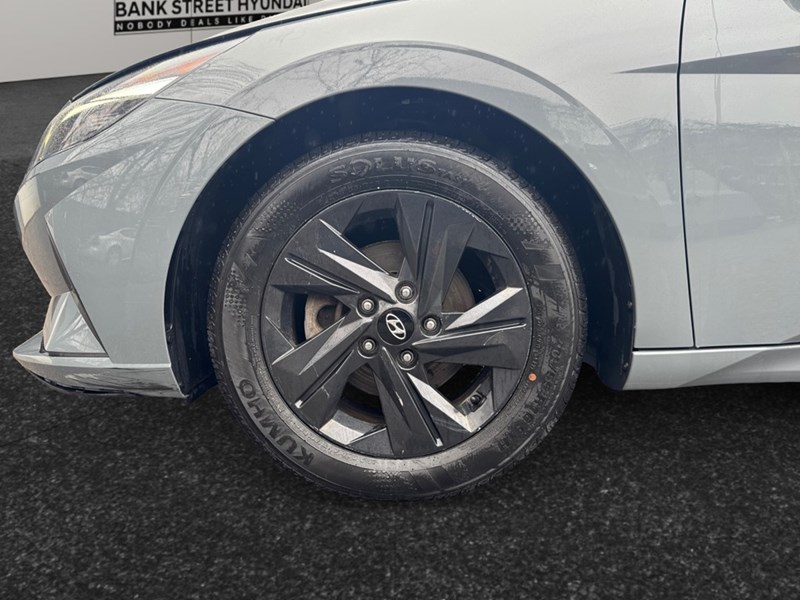 2022 Hyundai Elantra Preferred IVT
