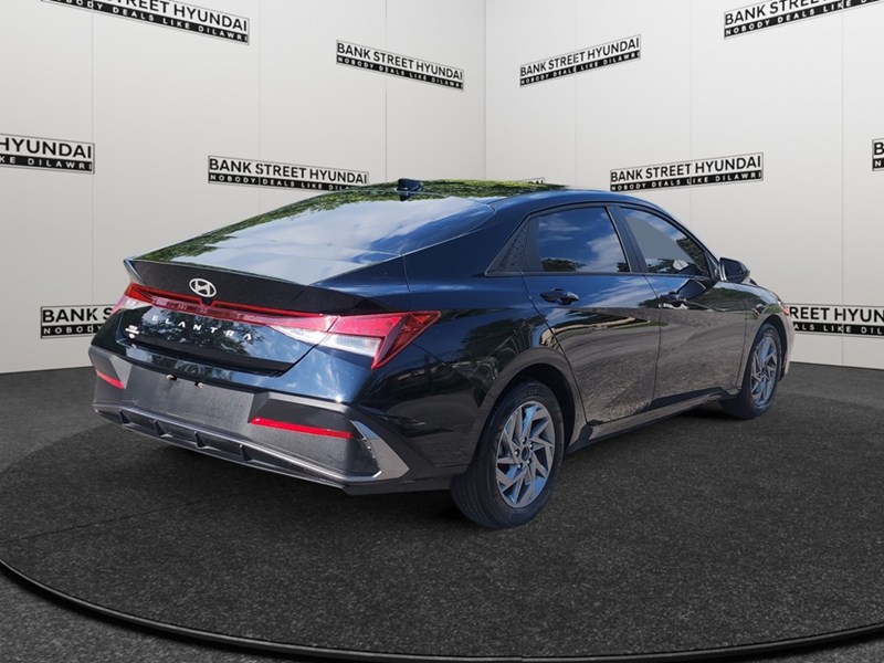 2024 Hyundai Elantra Preferred IVT
