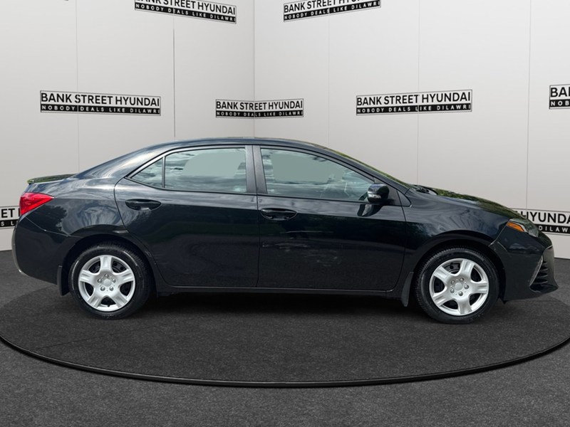 2017 Toyota Corolla SE (CVT)