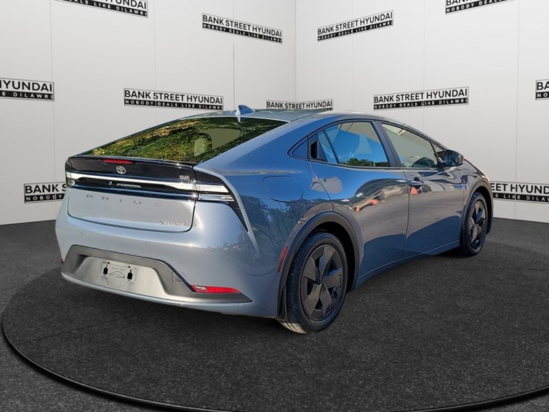 2024 Toyota Prius Prime SE Auto