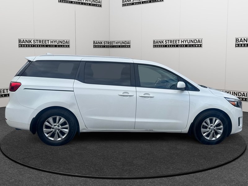 2018 Kia Sedona LX FWD