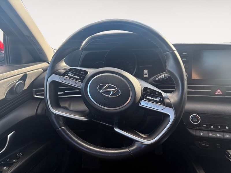2022 Hyundai Elantra Preferred IVT w/Sun & Tech Package