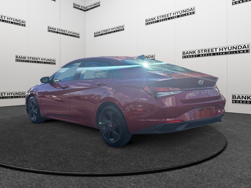 2022 Hyundai Elantra Preferred IVT w/Sun & Tech Package