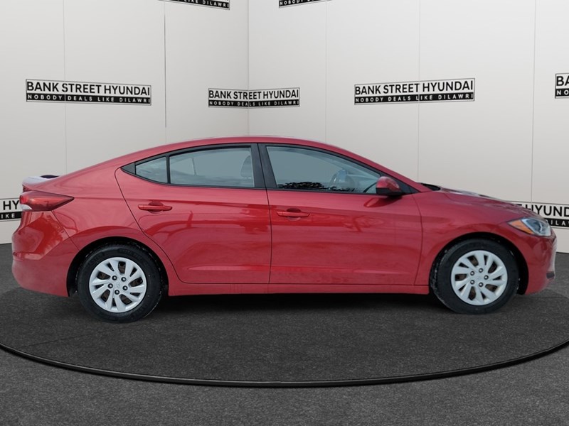 2017 Hyundai Elantra 4dr Sdn Auto LE