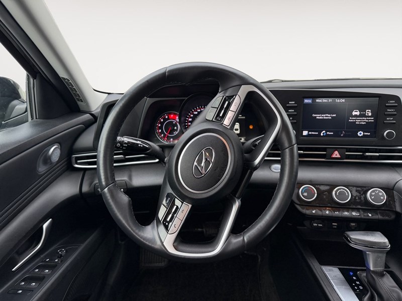 2023 Hyundai Elantra Preferred IVT