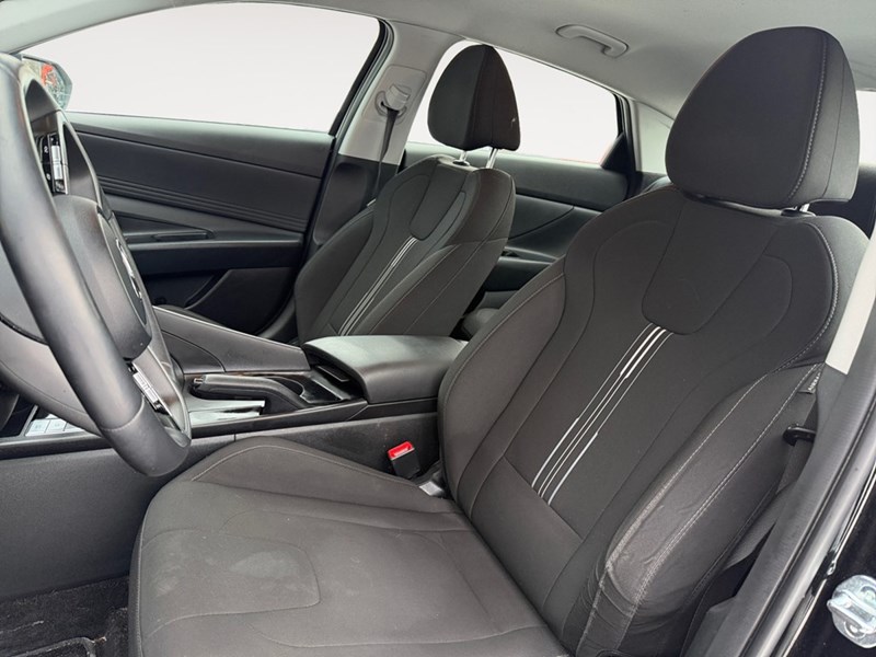 2023 Hyundai Elantra Preferred IVT