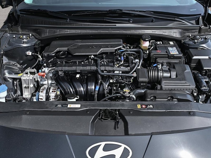 2025 Hyundai Elantra Luxury IVT w/Two-Tone Interior