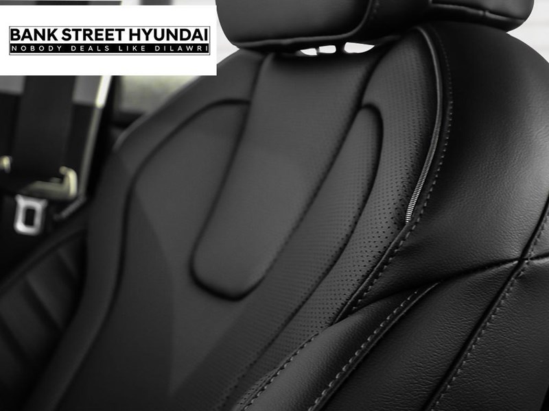 2025 Hyundai Elantra HEV Luxury DCT