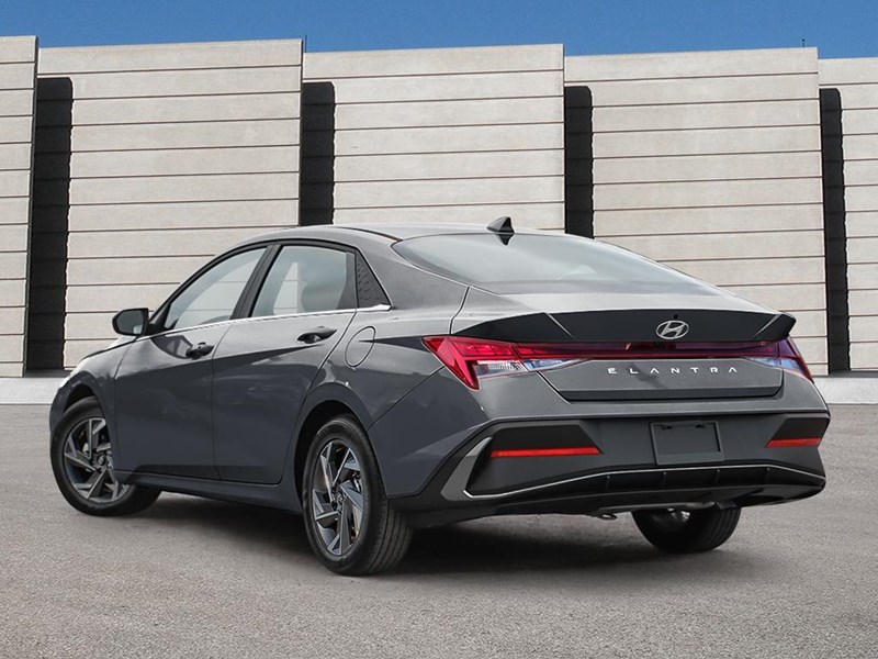 2026 Hyundai Elantra Luxury IVT w/Two-Tone Interior