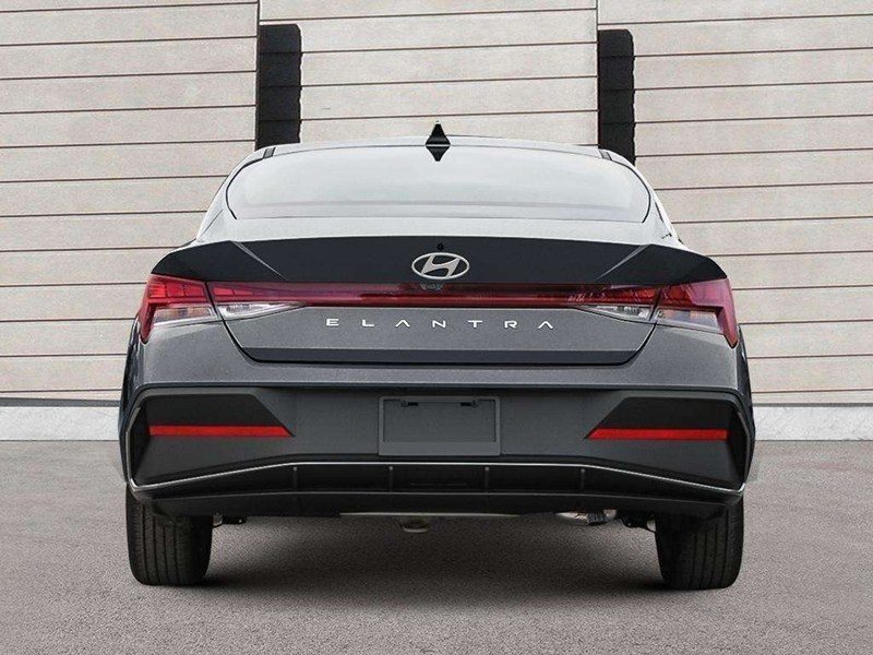 2026 Hyundai Elantra Luxury IVT w/Two-Tone Interior