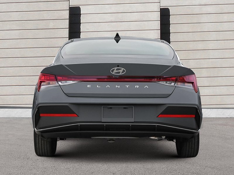 2026 Hyundai Elantra Luxury IVT