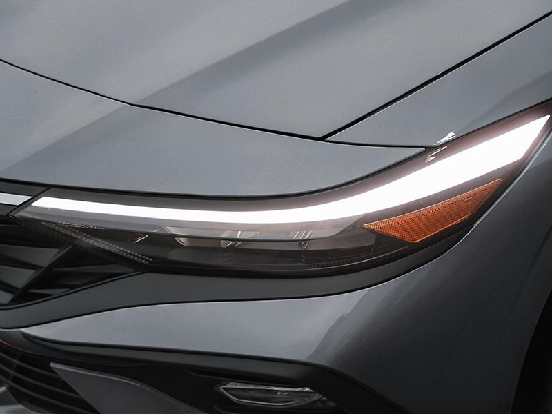 2026 Hyundai Elantra Luxury IVT w/Two-Tone Interior